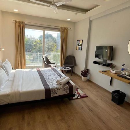 Saltstayz Express -Medicity Near Medanta Hospital Gurgaon Bagian luar foto