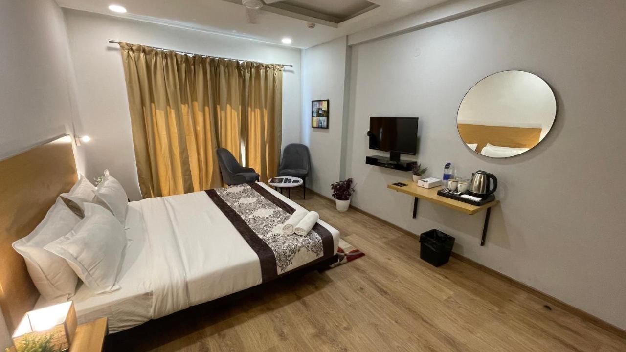 Saltstayz Express -Medicity Near Medanta Hospital Gurgaon Bagian luar foto